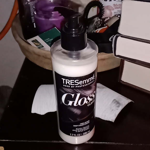 An excellent gloss clear High shine deep conditioner for your hair - Picture 4 of 4